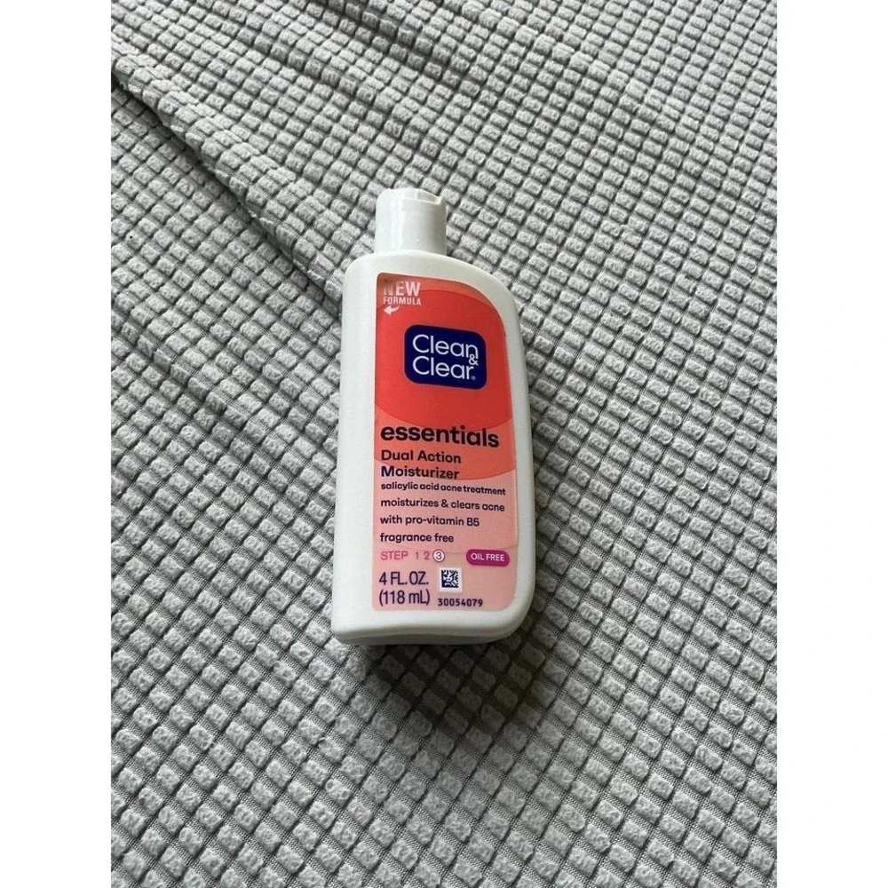 Clean‎ & Clear - Dual Action Moisturizer (4 fl oz) - Acne Oil-Free Face Lotion